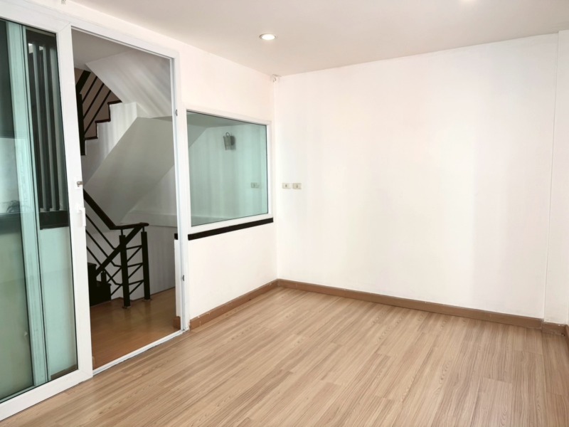 เช่าโฮมออฟฟิศ 3 ชั้นครึ่ง หมู่บ้าน สรานนท์ ปากเกร็ด