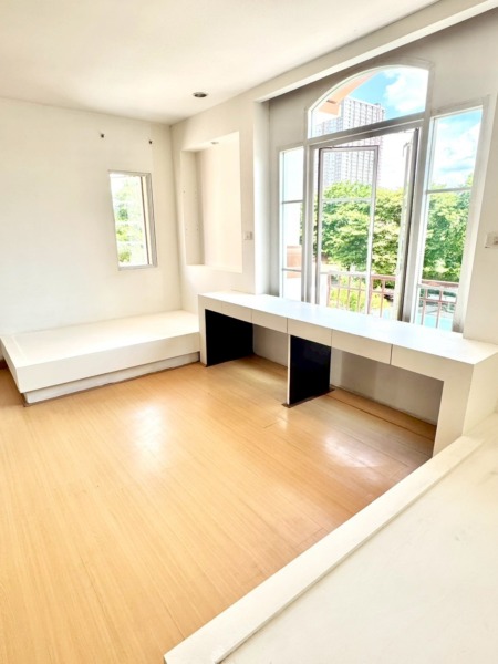 เช่าโฮมออฟฟิศ 3 ชั้นครึ่ง หมู่บ้าน สรานนท์ ปากเกร็ด