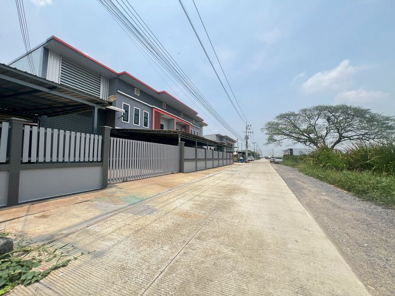 โกดัง โรงงาน พื้นที่ รวม 750 ตารางเมตร คลอง7 ลำลูกกา ปทุมธานี ให้เช่า