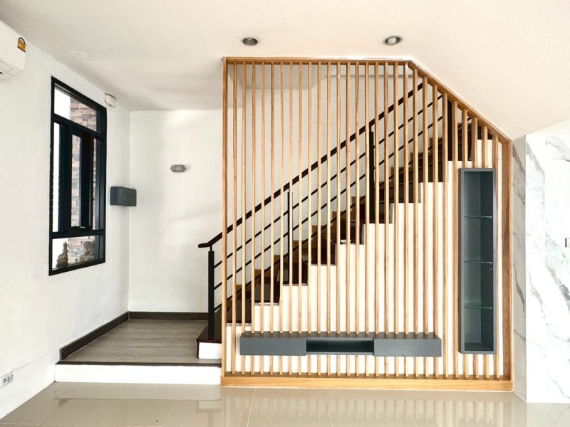 เช่าโฮมออฟฟิศ 3 ชั้นครึ่ง หมู่บ้าน สรานนท์ ปากเกร็ด
