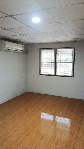 ให้เช่า บ้านเดี่ยว ซ.ปิยนนท์ คลอง 3 ลำลูกกา ปทุมธานี 4,000 บาทต่อเดือน โทร 083-7727472